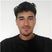 Soy una persona agradable y comprometida con gran nivel de inglés que busca enseñar a los pequeños a dominar la lengua de una manera divertida