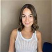 Hola, soy  Laura Sosa tengo 24 años, estudio el doble grado de Derecho y ADE, y cuento con un nivel B2 certificado por Cambridge.