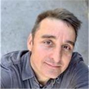I give private lessons tailored to your level and your learning needs. 