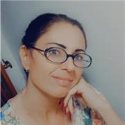 Studentessa universitaria impartisce lezioni di italiano, storia e geografia ad alunni delle scuole elementari e medie