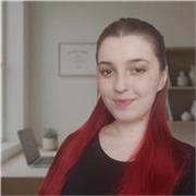 Französisch Tutorin mit Fokus auf Aussprache und flüssigem Dialog