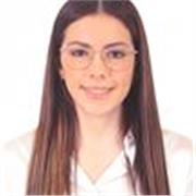 Estudiante con trato y cuidadora de niños de educación especial 