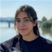 Laureata in Biologia fornisce lezioni in tutti i campi biologici (anatomia, chimica etc) per studenti di scuole medie e superiori