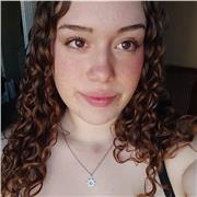 Alumna de buenas notas en bachillerato con ganas de enseñar. Con buen trato en niños, tanto adolescentes como infantes. Barcelona