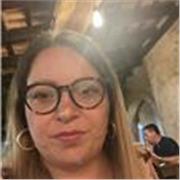 Laureata in giurisprudenza e docente A046