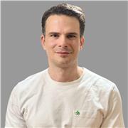 Profesor de inglés con más de 8 años de experiencia en enseñanza online, con varios años anteriores en institutos