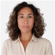 Profesora de biología con mucha didáctica y paciencia para enseñar