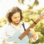 Músico de Rosario da clases de guitarra criolla, acústica y eléctrica