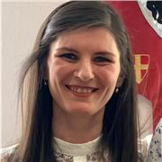 Diplomata in chimica e Laureata in tecniche di laboratorio biomedico insegno chimica e materie scientifiche