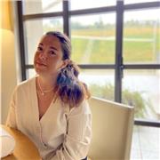 Offro lezioni di Orientamento alla carriera per studenti di scuole medie, superiori e post laurea. Specializzata in comunicazione.