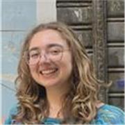 Giovane studentessa offre aiuto e ripetizioni in materie umanistiche