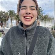 Multilingual tutor with over one year of experience teaching English to children in France and adult refugees.