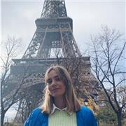 Imparto clases a niños de primaria y eso de cualquier materia. También imparto clase a niños/as con alguna necesidad especial