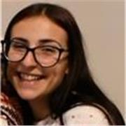 Ragazza seria e motivata per aiuto compiti primaria 