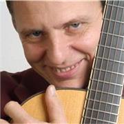 Chitarrista professionista impartisce lezioni di chitarra
