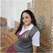 Trabaja como aompañante escolar y cuidador infantil