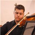 Estudiante con título profesional de música en especialidad de violín