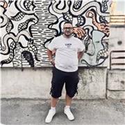 Ho ottima padronanza del linguaggio visivo e uso software avanzati come Affinity, Procreate e Davinci Resolve