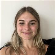 Etudiante avec un bac+3 offrant des cours de français à Nantes.