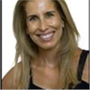 Profesora de portugués nativa, con inclinación a arte y música.