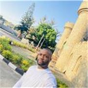 I am a native English speaker with a degree in law from an Anglo-Saxon university. I help students love , speak and live English