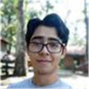 Clases de computación a niños y jóvenes