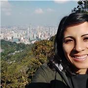 Enseignante dévouée et enjouée avec +11 ans d'expérience. Passionnée de voyages et de langues !