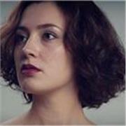 Profesora de inglés, apta para ayudar con los estudios a los niños y adultos 