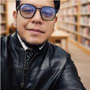 Maestro para clases virtual en las ramas de educacion basica