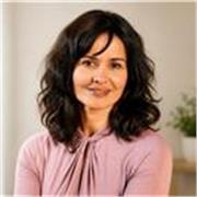 Médica bilingüe enseña español práctico y comunicación sanitaria