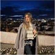 Profesora de repaso general apto para todas las edades Y niveles 