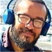 Profesor  nativo que imparte clases dinámicas y didácticas para que el todo tipo de alumno aprenda inglés con confianza.