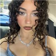 studentessa universitaria offre lezioni di inglese