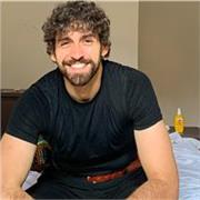 Ciao ! Sono un laureando in matematica . Mi piace trasmettere la matematica e la fisica .