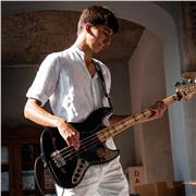 Lezioni di Basso Elettrico in presenza (Cuneo) o online. Ho 7 anni di esperienza di studio alle spalle di cui due in band