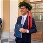 Laureato in giurisprudenza offre lezioni di diritto per gli studenti delle scuole superiori e universitari