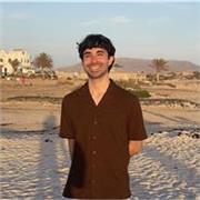 Hey! Are you ready to learn english? I'm Santiago, an english teacher with good energy to spread!