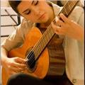 Insegnante laureata in chitarra classica impartisce lezioni private