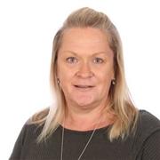 Calm, encouraging coach helping students build confidence and resilience