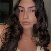 studentessa offre lezioni di spagnolo con pazienza e passione