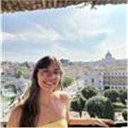 Soy una chica a la que desde bien pequeña su pasión ha sido la enseñanza, el compartir mis conocimientos y poder aprender de ellos