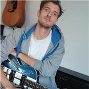 🎸 Professeur diplômé (Master de Musicologie) – Cours de guitare à Paris / Marne-la-Vallée / en ligne 🎶