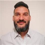 Entrenador personal enfocado a construcción de hábitos saludables y las clases la puede recibir cualquier persona que no tenga limitaciones físicas o lesiones. 