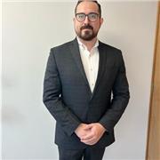 Doctor en derecho especialista en justicia laboral y amparo con experiencia profesional de más de 14 años como servidor público