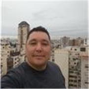 Habla en español argentino, de manera práctica y sencilla