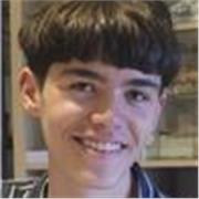 Profesor joven destinado a dar clases a alumnos que cursen primaria y/o ESO