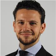 Docente de ADE, economía, finanzas, contabilidad, marketing y con experiencias en empresas multinacionales