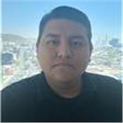 Maestro de matemáticas con experiencia en álgebra y adaptable a diferentes tipos de aprendizaje