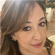 Docente di lingua e letteratura francese impartisce lezioni per scuola secondaria di primo e secondo grado e un’università