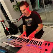 Impartisco lezioni di pianoforte e/o tastiere e teoria e solfeggio